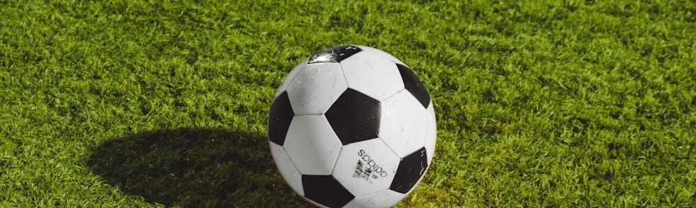 2026世界杯淘汰赛激烈对抗瞬间 - 球员争抢头球