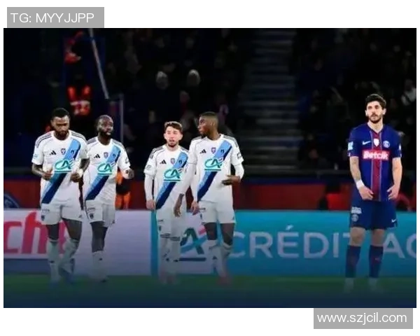 意甲激战：巴黎圣日耳曼大胜那不勒斯红牌事件引发全场热议与战术分析